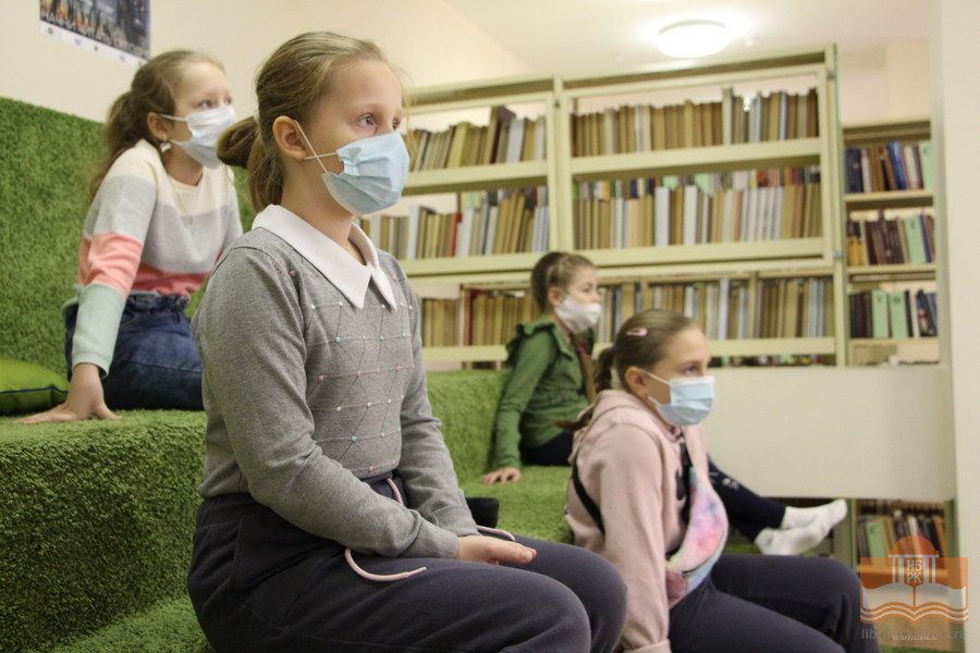 «Как рождается книга»: в Национальной библиотеке Карелии состоялось четвёртое занятие из цикла «Домашняя библиотека»