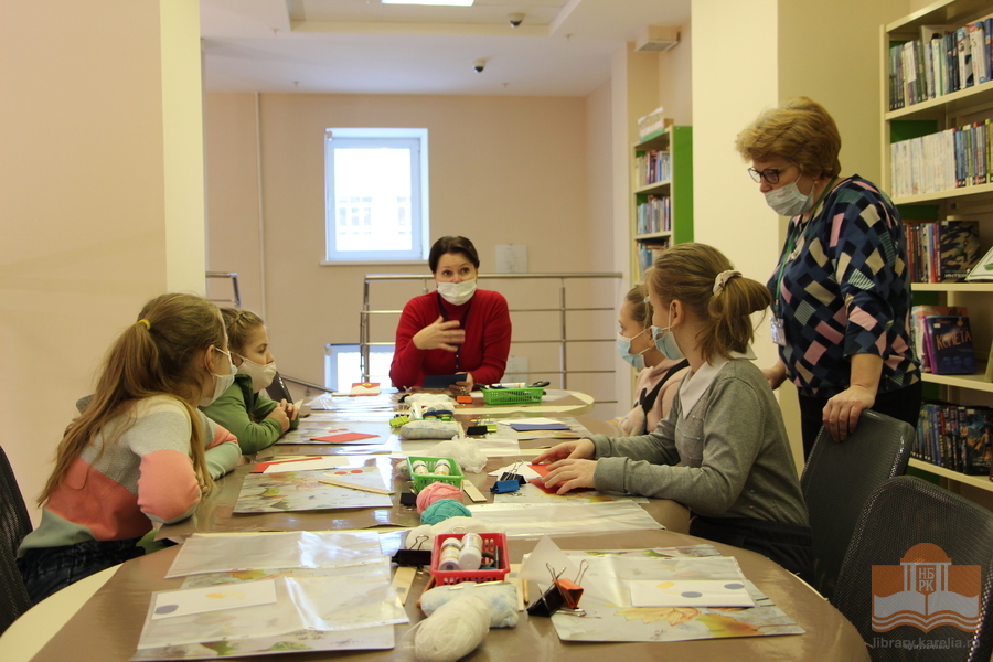 «Как рождается книга»: в Национальной библиотеке Карелии состоялось четвёртое занятие из цикла «Домашняя библиотека»