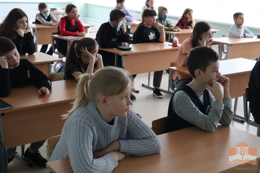 Накануне Дня Победы специалисты Центра детского чтения рассказали учащимся новой школы на Древлянке о Великой Отечественной войне