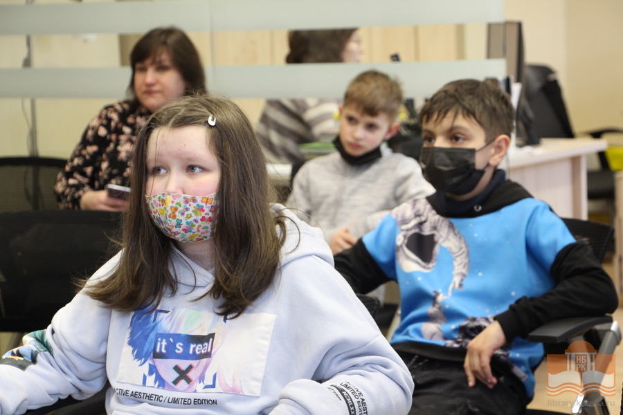 Экскурсия по Национальной библиотеке Карелии для четвероклассников петрозаводской школы №25