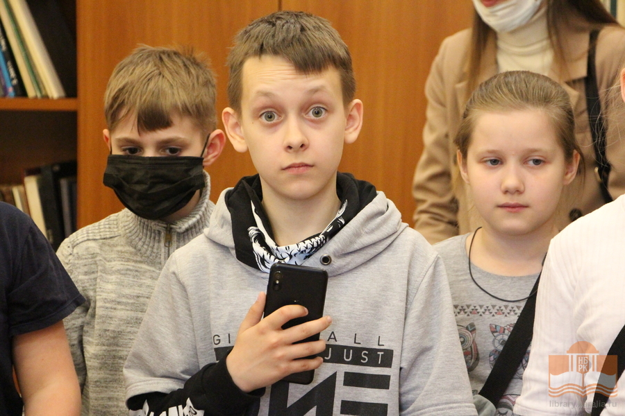 Экскурсия по Национальной библиотеке Карелии для четвероклассников петрозаводской школы №25