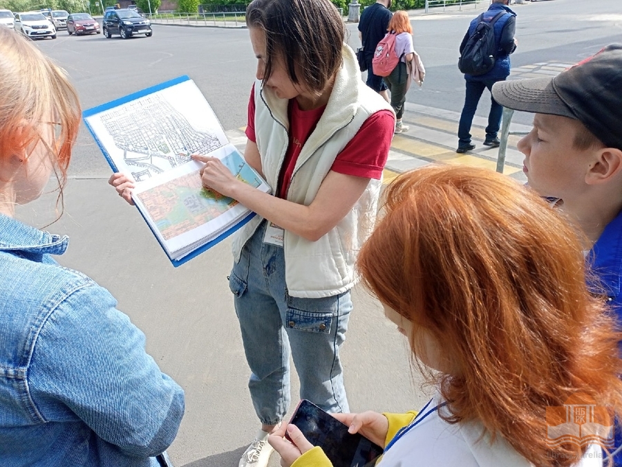 Экскурсия по улице Пушкинской для участников проекта «Лето с Национальной библиотекой»