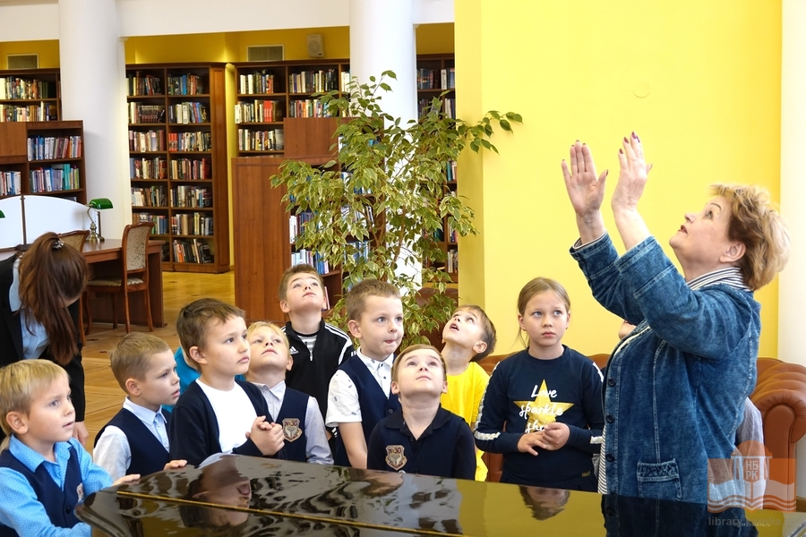 Экскурсия для первоклашек по Национальной библиотеке Карелии
