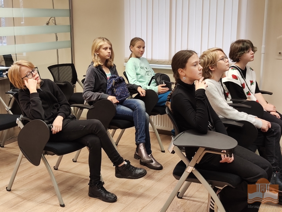Экскурсия по главной библиотеке Карелии для шестиклассников петрозаводской школы №10