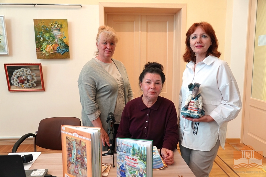 На презентации книги Анны Тиллес в Национальной библиотеке Карелии